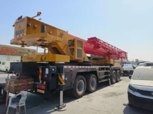 100 ton heavy equipment rental dubai